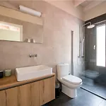 Olive Grove House מלון 4*