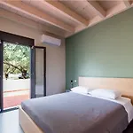 Olive Grove House מלון 4*