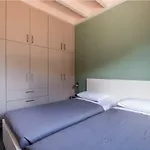 Olive Grove House מלון 4*