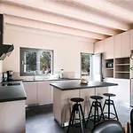 Olive Grove House מלון 4*