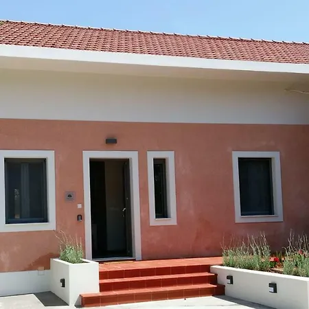 Olive Grove House מלון 4*
