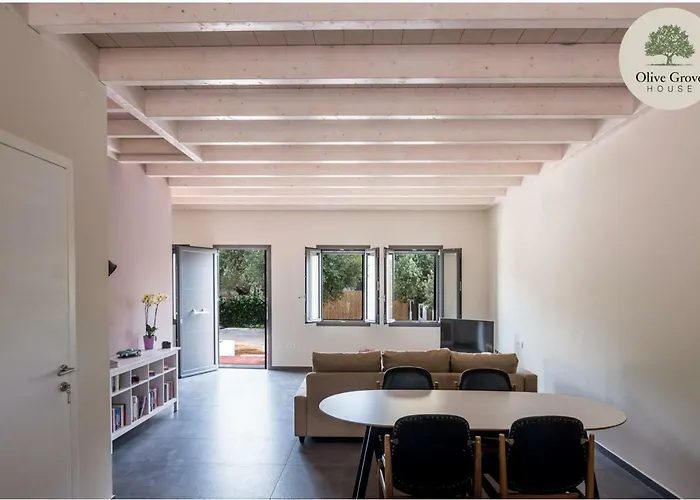 Olive Grove House 아르고스톨리온